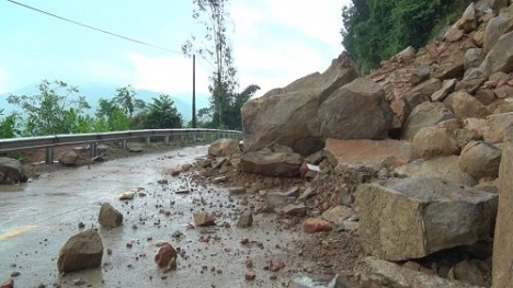 Sạt lở núi tại Quảng Nam, 5 nạn nhân vẫn đang bị vùi lấp