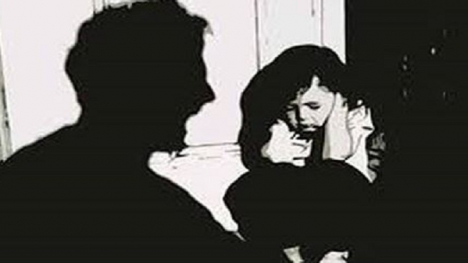 U60 bị bắt vì nhiều lần hiếp dâm con riêng của vợ