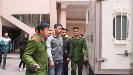 Nam sinh lớp 11 cầm côn nhị khúc vào trường đánh bạn tử vong