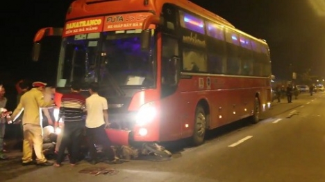 Xe khách Phương Trang va chạm xe máy, 2 công nhân chết thảm