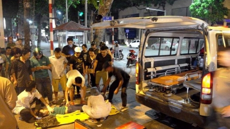 Bắt đối tượng đánh bác sĩ 115 đang cấp cứu cho người tai nạn bên đường