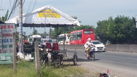 Vợ chồng thợ sửa xe bị truy sát thương vong trong đêm