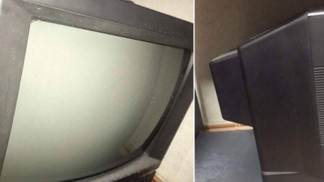 Cô gái khoe chiếc TV xài 15 năm mới 'lên đời', biết được lý do phía sau ai cũng phải xúc động