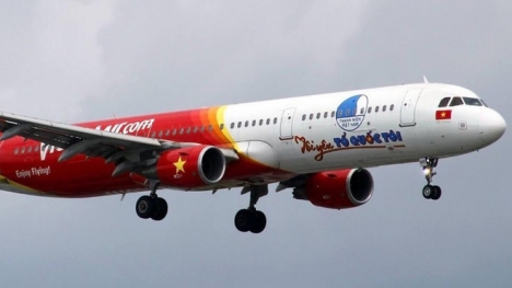 Chuyên cơ 'Tôi yêu Tổ quốc tôi' của Vietjet đón đội tuyển U23 Việt Nam về nước