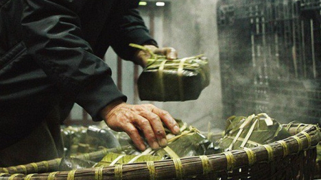 Chùm ảnh: Làng bánh chưng Tranh Khúc tất bật những ngày giáp Tết truyền thống