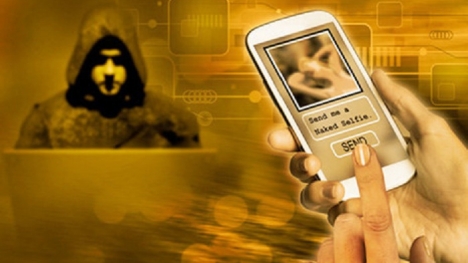 Cô gái 19 tuổi bị bạn trai tống tiền và dọa tung ảnh 'nóng' lên mạng Facebook