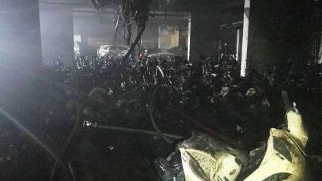 Vụ cháy chung cư khiến 13 người chết: Hàng trăm xe máy, ô tô bị thiêu rụi