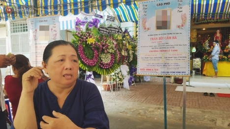 Nước mắt của gia đình có 3 người tử vong trong đám cháy chung cư Carina: “Con tôi chết mà tay vẫn ôm đứa nhỏ vào lòng...”