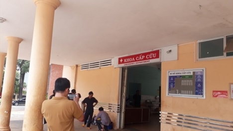 Người nhà bệnh nhân lao vào đập phá máy móc, hành hung bác sỹ vì bức xúc thủ tục BHYT