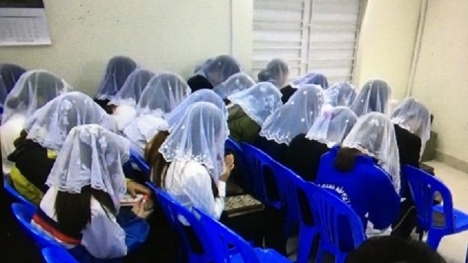 Thứ nước lạ màu đỏ của 'Hội thánh đức chúa trời' chứa những thành phần gì?