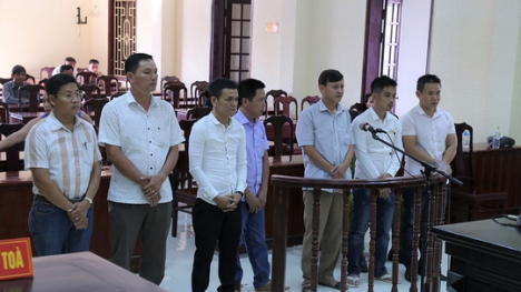 Cách chức Bí thư Đảng ủy phường vì đánh bạc, nhảy lầu trốn công an