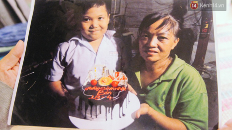 Chuyện tử tế: Người mẹ mừng rớt nước mắt khi hay tin con trai đi lạc được một anh chàng tốt bụng đưa về Huế chăm sóc