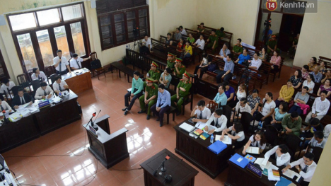 Nữ luật sư bào chữa bác sĩ Hoàng Công Lương bật khóc giữa toà: 'Tôi uất ức vì công lý không được thực thi'