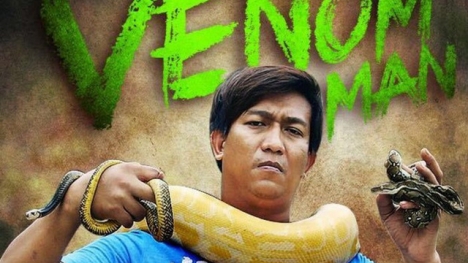 Kỳ lạ chàng trai cho rắn độc cắn mỗi ngày để tự tăng sức đề kháng với nọc độc