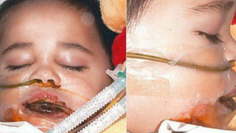 Mẹ quay lưng lấy món cần mua, con uống chai nước này trong siêu thị và mãi mãi không thể nói được nữa