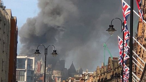 Hỏa hoạn tại trung tâm London: 120 nhân viên cứu hỏa được điều động để dập tắt đám cháy tại khách sạn Mandarin Oriental