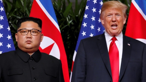 TT Trump cảm thấy ngốc nghếch khi lăng mạ ông Kim Jong-un là 'Người tên lửa nhỏ'