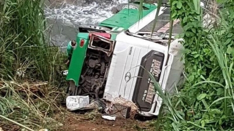 'Tôi lần mò tìm vợ con, ai ngờ cầm được cánh tay đã đứt lìa của ai đó'