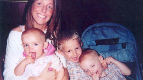 Cái chết oan của bà mẹ trẻ để lại 3 đứa con thơ và 13 năm không ngừng đấu tranh đi tìm công lý của những người ở lại