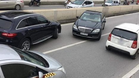 Xác định chủ sở hữu xe Mercedes biển ngũ quý chạy ngược chiều trong hầm Kim Liên, Hà Nội