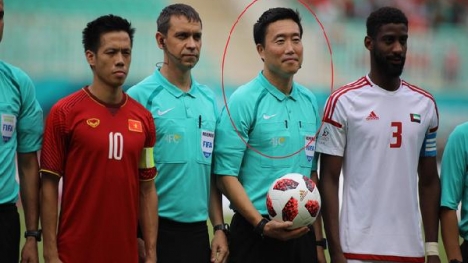 Fan Việt 'ném đá' trọng tài Hàn Quốc thiên vị Olympic UAE