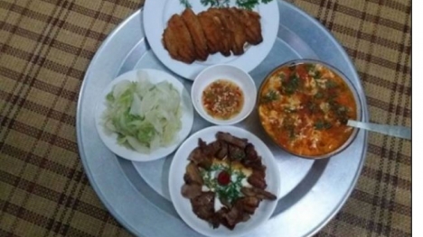 Hội chi em hưởng ứng trào lưu khoe mâm cơm gia đình: Người được khen tấm tắc, kẻ bị bóc mẽ 'sống ảo'