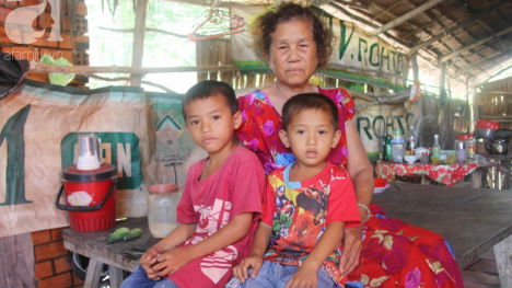 Mẹ bỏ đi lấy chồng, hai đứa trẻ 4 và 7 tuổi không được đi học, phải vào viện chăm cha bệnh tật