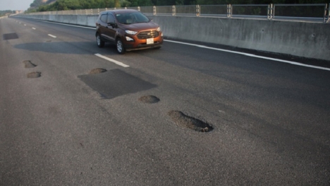 Cao tốc 34 nghìn tỉ đồng hư hỏng: Giám đốc Ban quản lý viết kiểm điểm