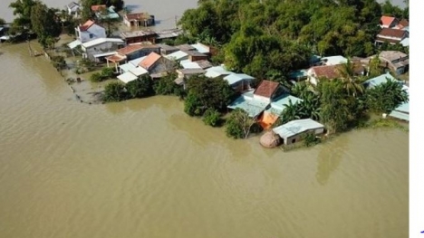 Mưa lũ ở miền Trung làm 10 người chết và mất tích, hơn 12.000 hộ dân vẫn bị cô lập