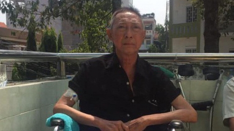 Nghệ sĩ Lê Bình bị liệt nửa người do bệnh ung thư phát triển