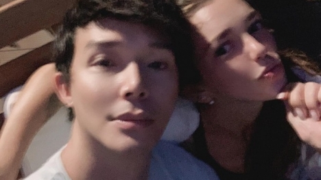 'Người tình' nhà 600 tỷ của Lý Nhã Kỳ thân mật bên chân dài nóng bỏng tại nhà riêng