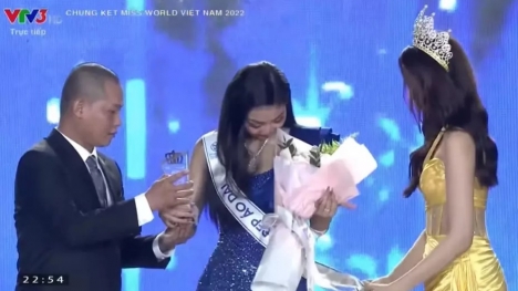 Đỗ Thị Hà gặp sự cố dở khóc dở cười tại Miss World Vietnam, dân mạng cứu nguy cực hài