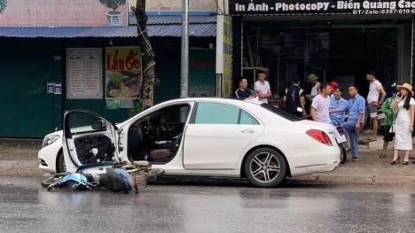 Xe Wave tông gãy cửa Mercedes S400 của nữ tài xế ở Thái Nguyên