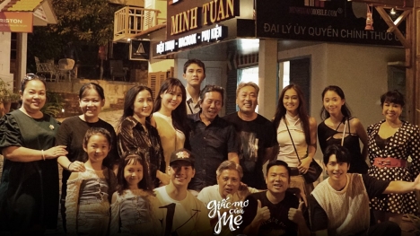 Diễm My 9X để mặt mộc, quấn quýt bên NSND Hồng Vân trước phút cuối