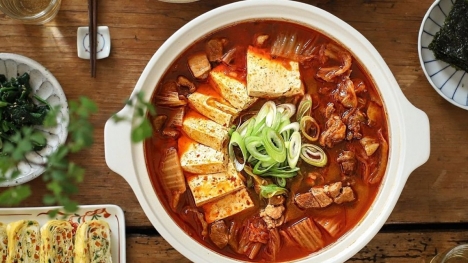 Cách nấu canh kim chi thịt bò Hàn Quốc chuẩn vị và dễ làm 