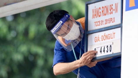 NÓNG: Đề xuất giảm thuế môi trường trước tình hình giá xăng tăng phi mã