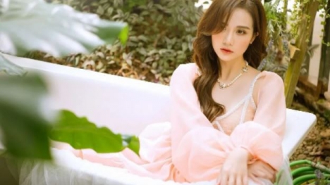 Góc khuất phía sau ánh hào quang của Huyền Lizzie: Chấp nhận làm mẹ đơn thân ở tuổi 25