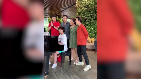 Dàn diễn viên Về nhà đi con đồng diễn 'Cô bé mùa đông' gây sốt