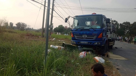 Tai nạn giao thông ngày 11/1: Bị xe tải cẩu tông trúng, 2 nữ sinh tử vong sau khi tan học