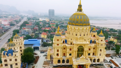 Cận cảnh toà lâu đài mạ vàng hàng ngàn tỷ đồng của đại gia Ninh Bình