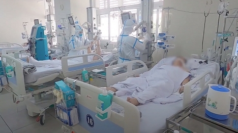 Nữ điều dưỡng ở tâm dịch TP.HCM: 'Nhớ chồng, thương con nhưng tự nhủ khi nào hết dịch thì mới về'