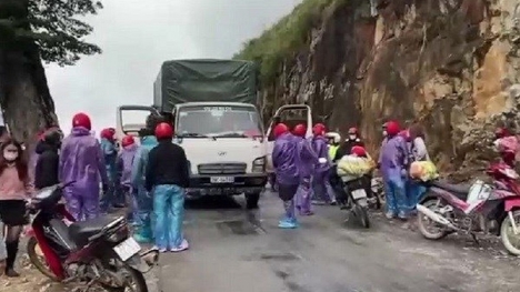 Xác định danh tính nhóm 'phượt thủ' chửi bới, tấn công vợ chồng lái xe tải ở Hà Giang