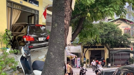 Quảng Ninh: 'Ma men' lái Mercedes lao vào nhà dân rồi gây tai nạn chết người