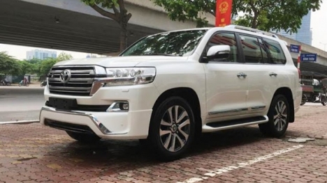 Land Cruiser 2022 làm giá khó tin trên thị trường Việt, khách muốn mua xe phải chi thêm tiền sắm hẳn Wigo