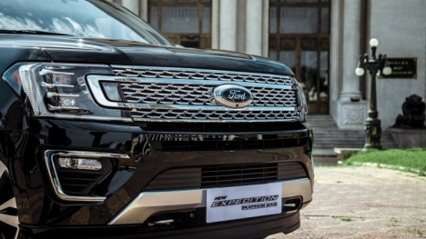 Cận cảnh Ford Expedition Platinum Max đang bán chính hãng tại Campuchia, cuốn hút đại gia Việt