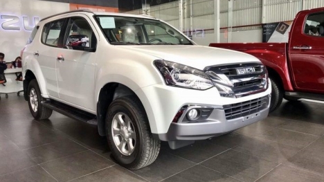 Isuzu mu-X giảm giá kịch sản, trở thành mẫu SUV 7 chỗ rẻ nhất Việt Nam