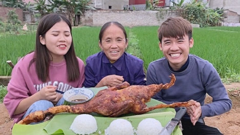 Cục Thuế 'hỏi thăm' mẹ con bà Tân Vlog sau hơn 1 năm gia đình 'lộng hành' trên Youtube