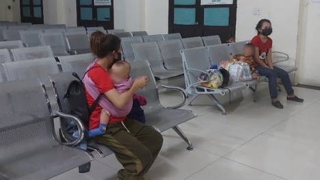 Diễn biến mới nhất vụ chồng 'quên' 2 bà mẹ và 3 đứa con ở Huế khi đi tránh dịch