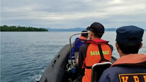 Chìm tàu chở 77 người ngoài khơi Indonesia, ráo riết tìm kiếm nạn nhân mất tích