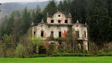 Cuộc sống bế tắc: 5 điềm xấu phong thủy khiến vận số gia đình lao dốc, làm như trâu ngựa vẫn mãi nghèo, bệnh tật triền miên, vợ chồng lục đục